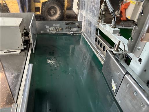 Sleeve wrapper and shrink tunnel