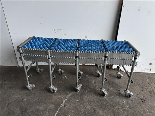 Flexible roller conveyor