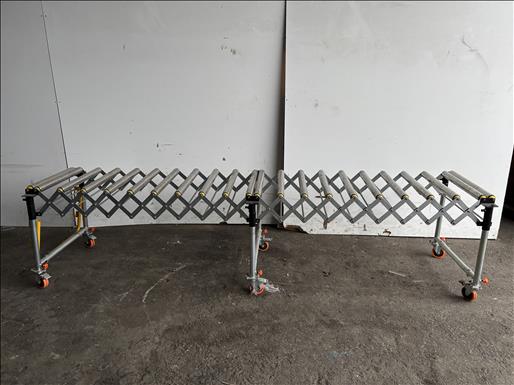 Flexible roller conveyor