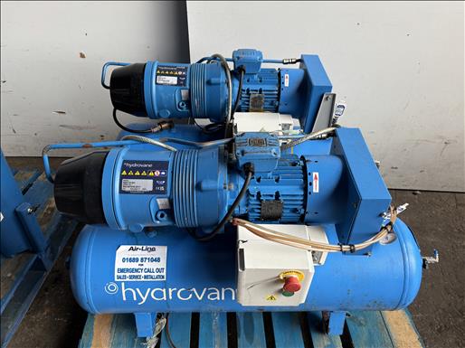 Rotary vane air compressor