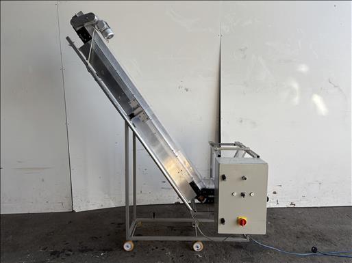 flighted elevator conveyor