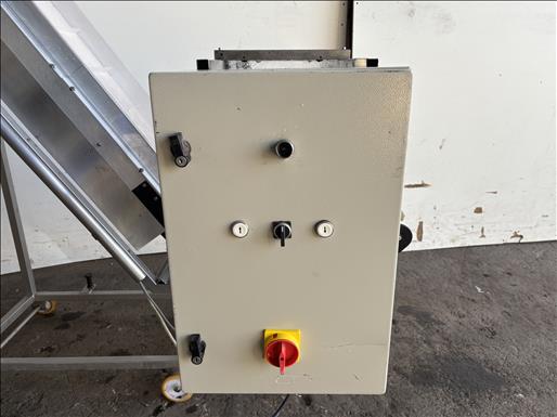 flighted elevator conveyor