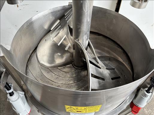 Cabbage cutting machine