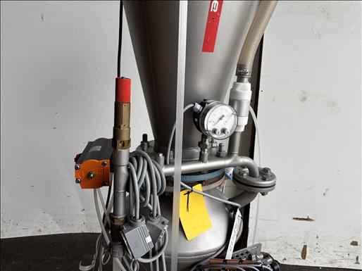 Pneumatic conveying system