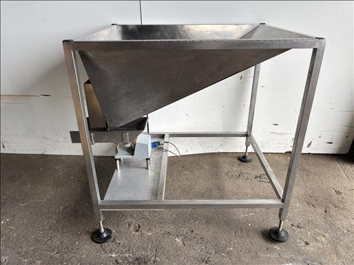 Vibratory hopper