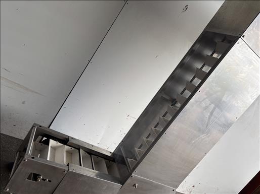 Bucket elevator conveyor