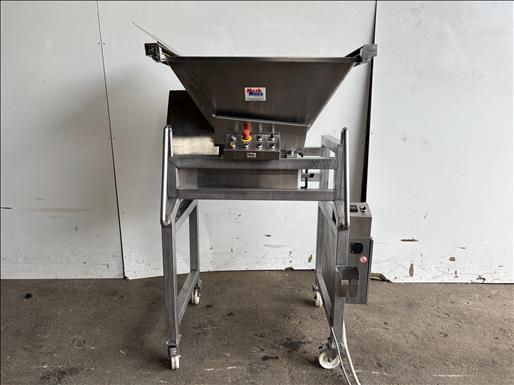 Dough feeding hopper