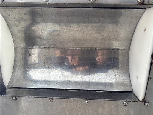 Dough feeding hopper