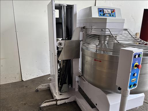 Self Tilting Bowl Mixer