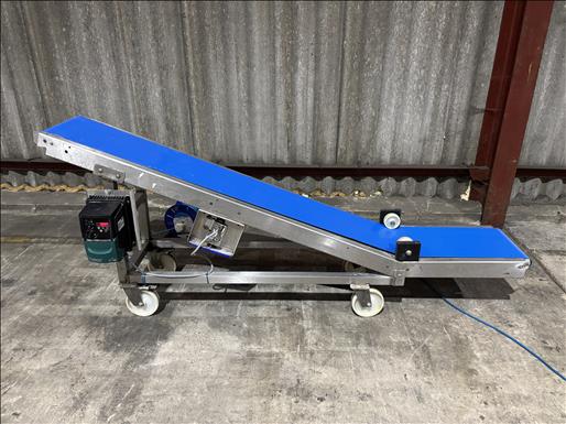 Elevator conveyor