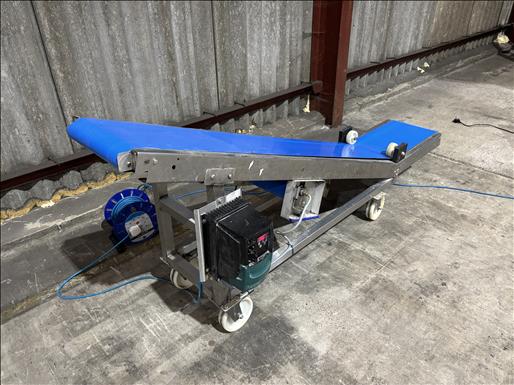 Elevator conveyor