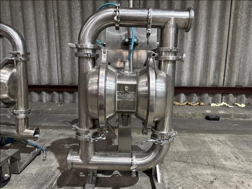 Double diaphragm pump