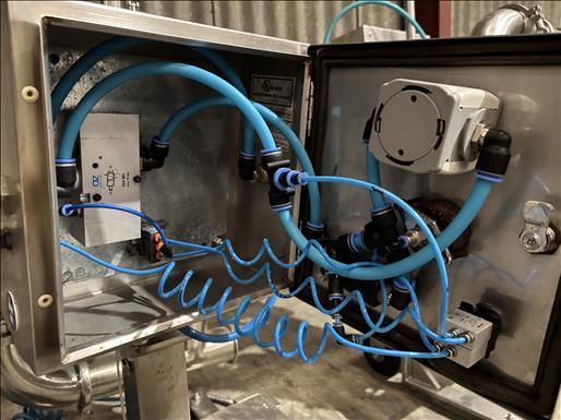Double diaphragm pump
