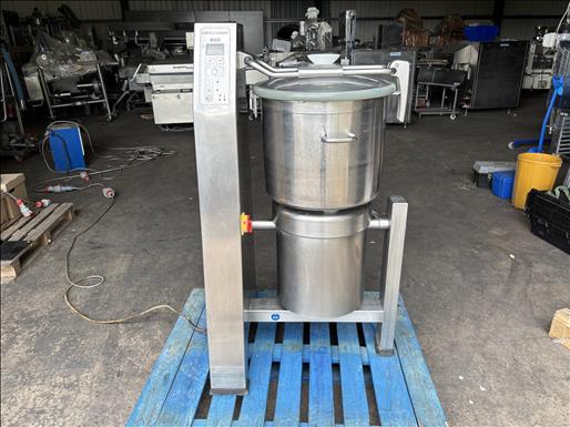 Vertical cutter mixer