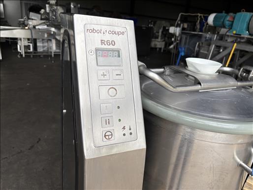 Vertical cutter mixer
