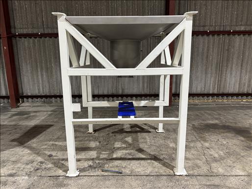 Bulk bag discharge station