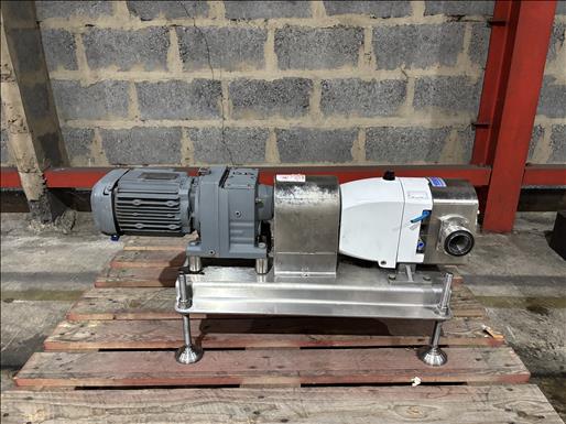 Lobe pump