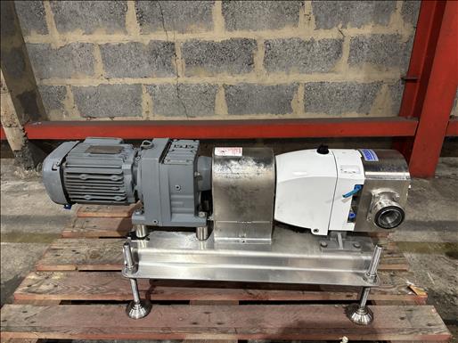 Lobe pump
