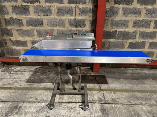 Horizontal bag sealer