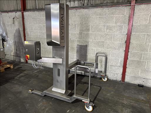 Tote bin lifter