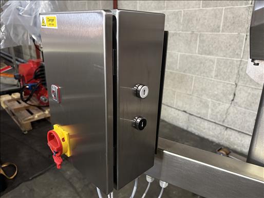 Tote bin lifter