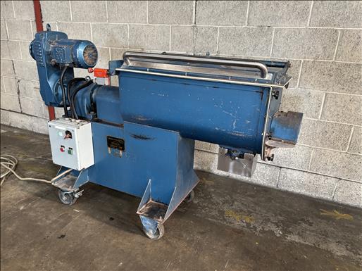 Ribbon blender